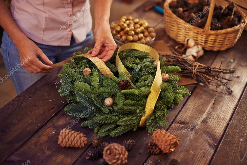 depositphotos_63895253-stock-photo-decorating-coniferous-wreath
